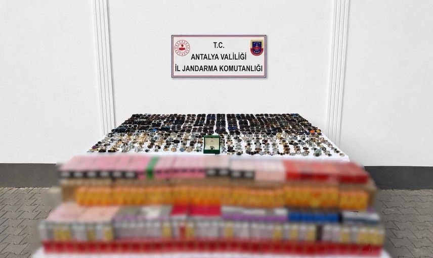 Gümrük kaçağı ürünlere büyük darbe: Manavgat'ta depo baskını