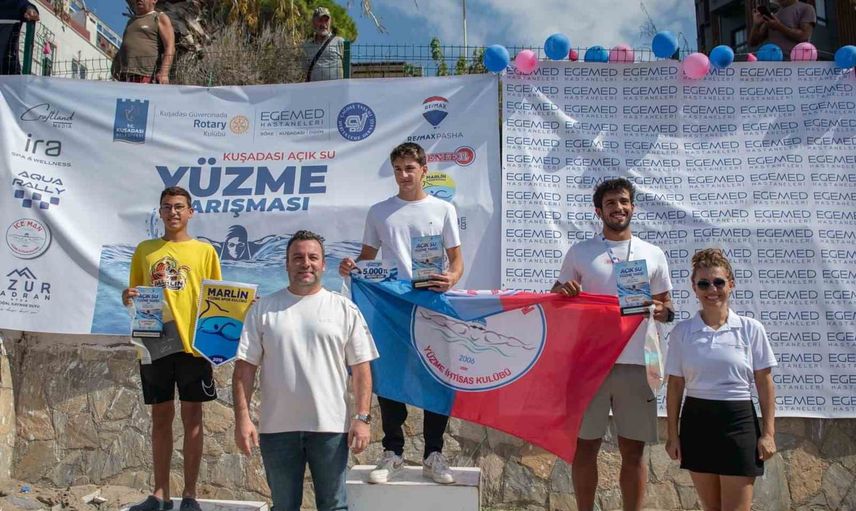 Kuşadası'nda kulaçlar kız öğrencilerin eğitimi için umut oldu