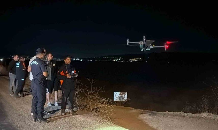 İznik sahilinde kıyafetleri bulunan öğretmenden 12 saattir haber yok