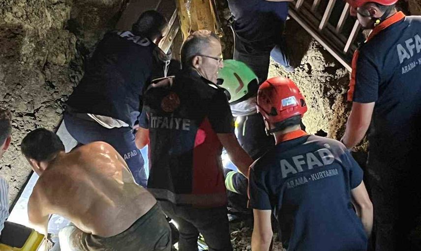 Kuyu kazısı sırasında göçük: baba ve oğlu köylülerin de yardımıyla kurtarıldı