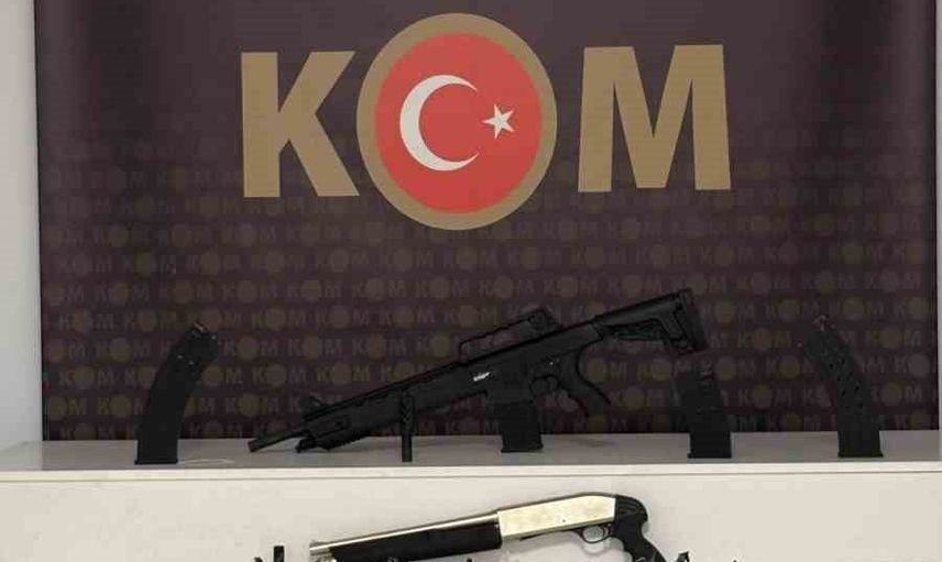 Üç ilde eş zamanlı 'Sokaklar Güvende' baskını: 13 gözaltı, silah ve uyuşturucu ele geçirildi