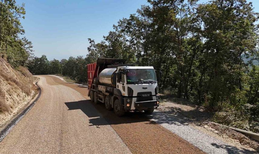 İnegöl kırsal yollarında 18 kilometrelik yenileme seferi