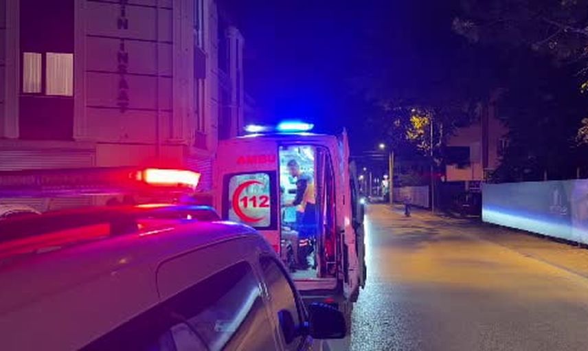Düzce’de kontrolünü yitiren motosiklet kaldırıma çarptı, iki kişi yaralandı