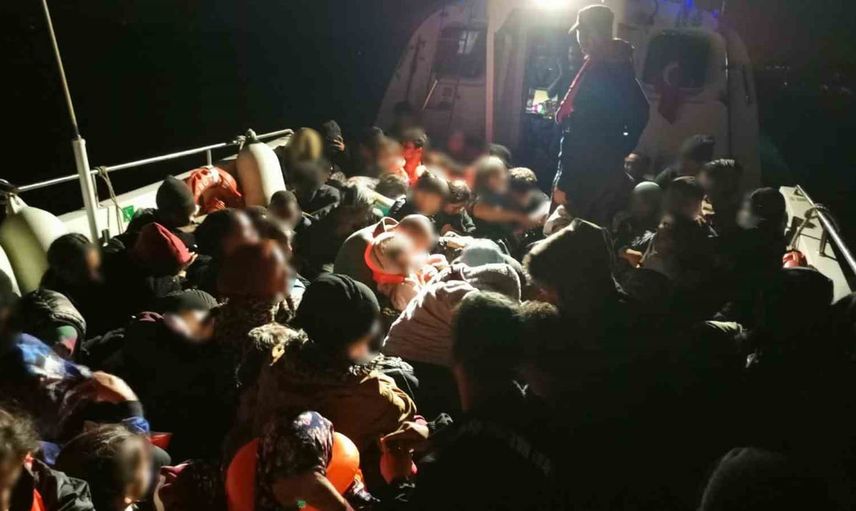 Bozcaada sularında müdahale: 24 çocuk dahil 69 göçmen ele geçirildi