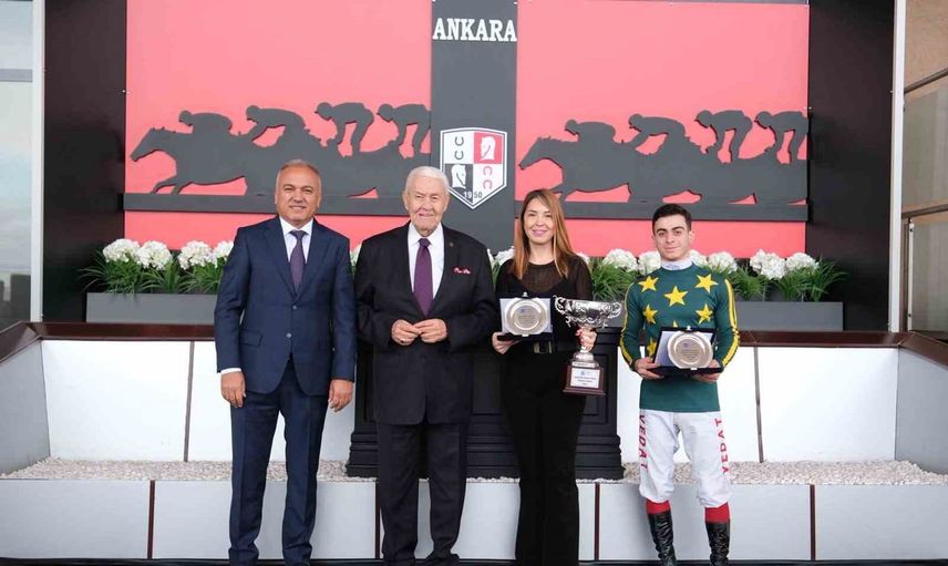 Hipodromda cumhuriyet coşkusunu taşıyan eskişehir sanayi odası koşusu