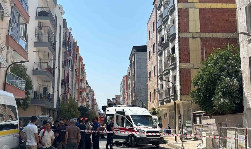 Turgutlu'da çatıdan düşme şüphesi: 40 yaşındaki şahıs ağır yaralandı
