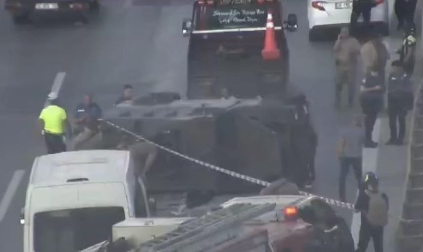 Kurtköy'de zırhlı aracın devrilmesi sonucu zincirleme kaza: 3 yaralı