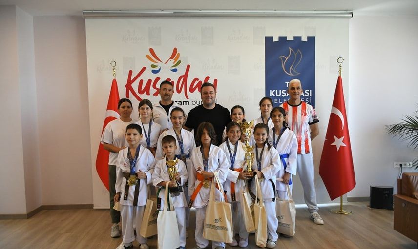 Kuşadalı karateciler Gemlik'te takım ve bireyselde kürsüye çıktı