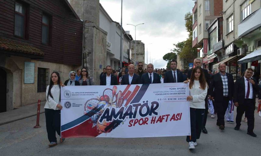 Sinop’ta sporun tabana yayılmasını hedefleyen amatör spor haftası kortejle açıldı