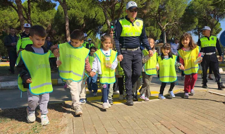 Nazilli'de okul öncesinden başlayan trafik eğitimiyle güvenli yollar hedefleniyor