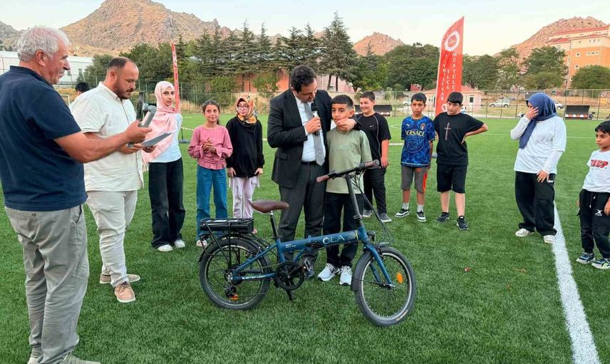 Sivrihisar’da bin 200 öğrenci ilahi ve oyunlarla yaz kurslarını uğurladı