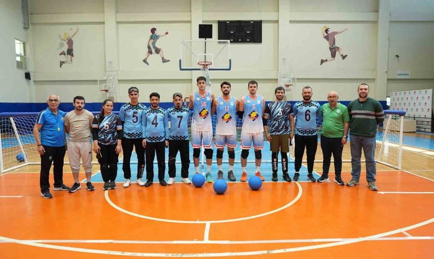 Gözleri kapatarak sahada empati kurdular