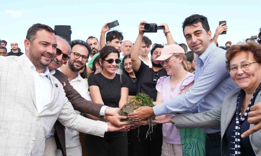 Marmara'ya dipten nefes: Tuzla'da deniz çayırı ekimi tanıtıldı