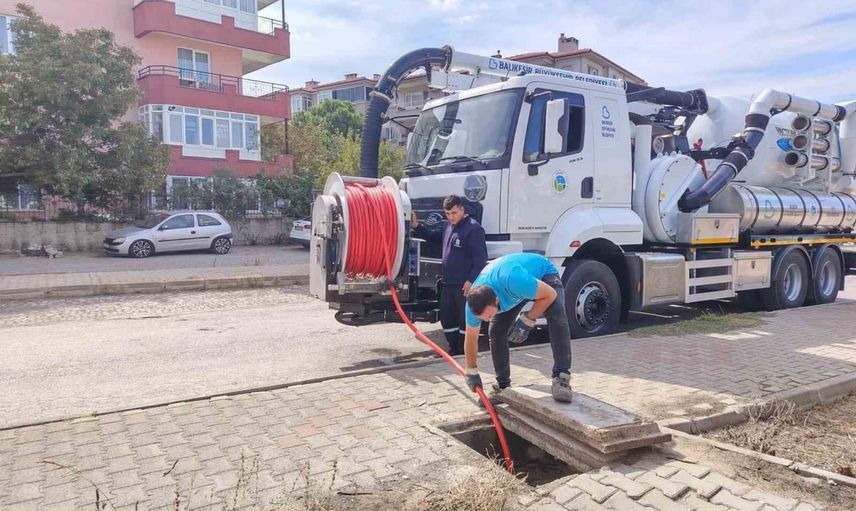 Ayvalık’a iki yeni yüksek emişli kanal açma aracı hizmete girdi