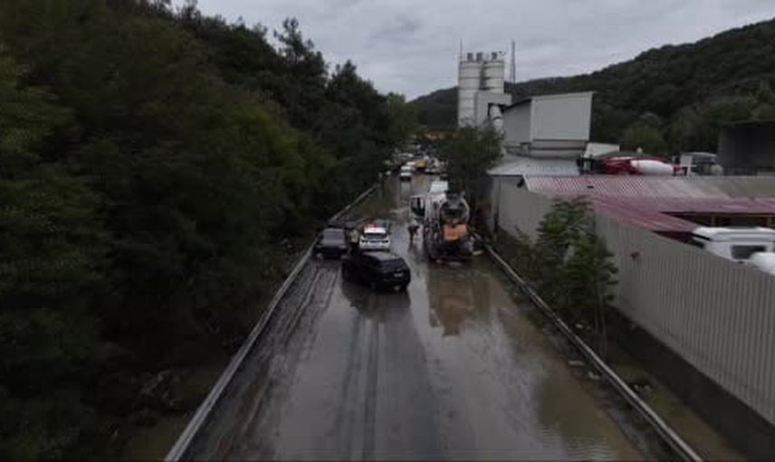 Sarıyer'de dere taştı, fabrika suyla doldu; işçiler 24 saatte kurtarıldı