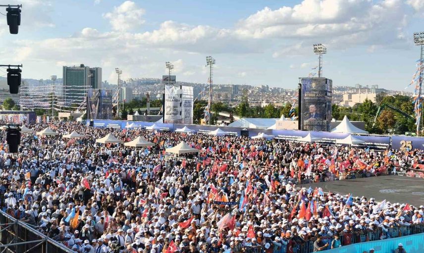 başkentte çeyrek asır kutlaması başladı: miting alanı doldu