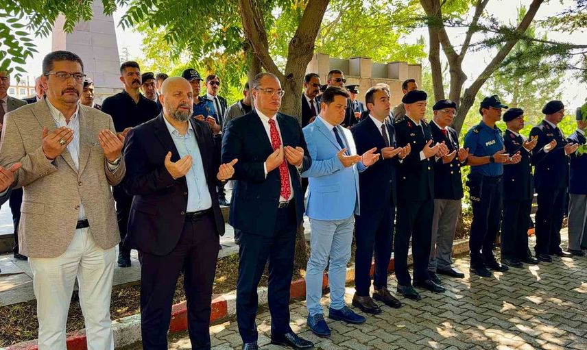 Bolvadin’de gazilere saygı ve şehitlikte anma programı