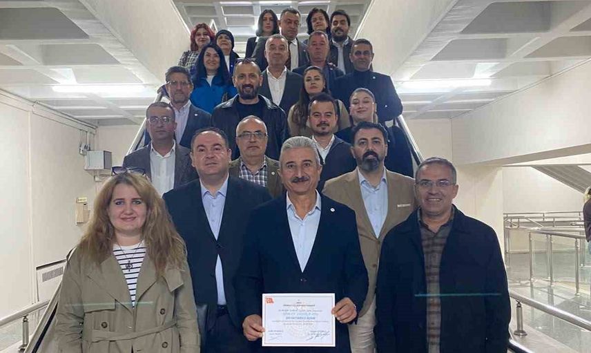 Yeni Parti'nin Bursa yönetimi resmen göreve başladı: Yeşiltaş mazbatayı aldı