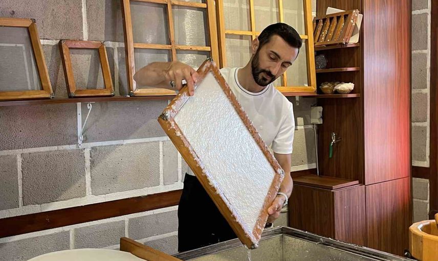 tarımsal atıklardan asırlık kağıda: geleneksel yöntemle sanata dönüşüm