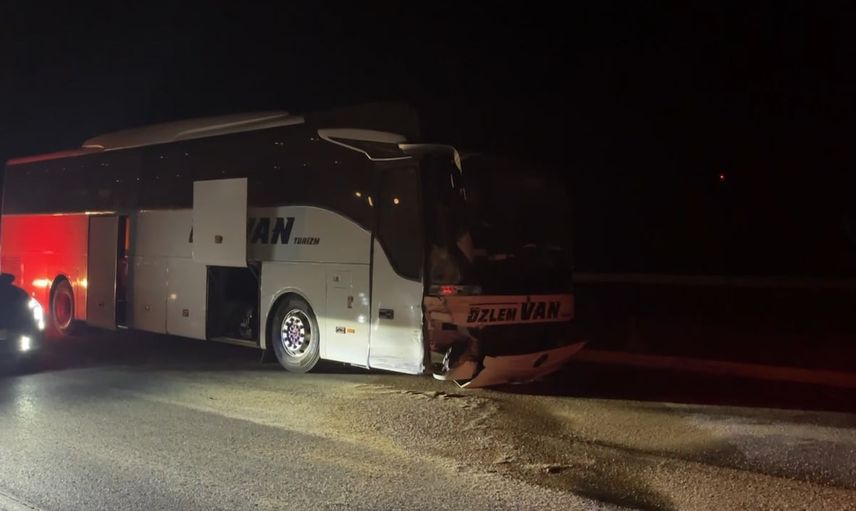 Hanlı köyü kavşağında kaza: iki kişi hafif yaralandı