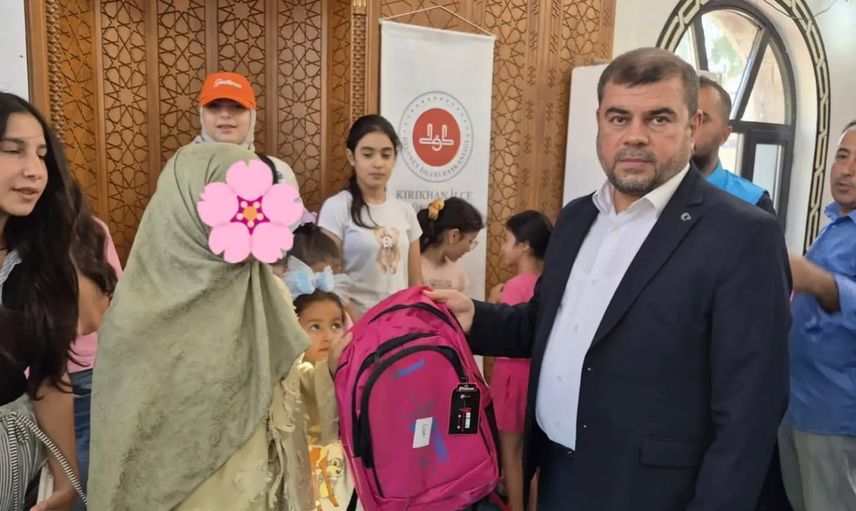 Kırıkhan’da yüreklere dokunan destek: 200 yetim çocuğa eğitim seti