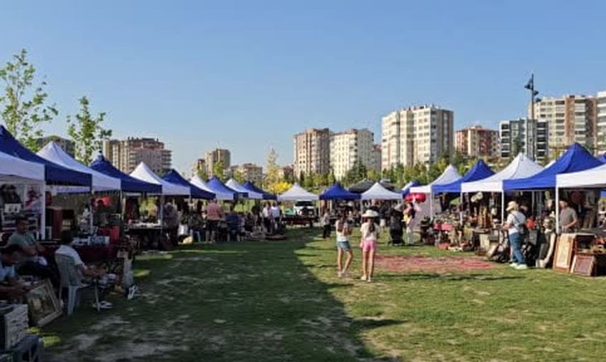 talas’ta geçmişe açılan kapı: 100 bin parçalık antika fuarı açıldı