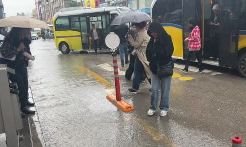 Van'da beklenmedik sağanak hayatı sekteye uğrattı