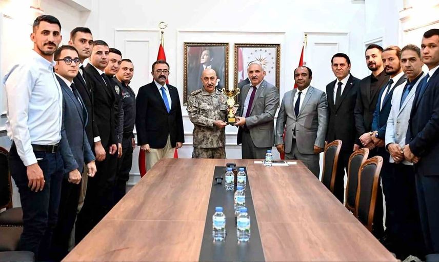 Emniyet voleybol takımı Muğla'yı bölgeye taşıyacak