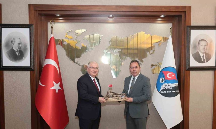 Kars'ta yerel yönetime temas: bakan Güler valilik ve belediyeyi inceledi