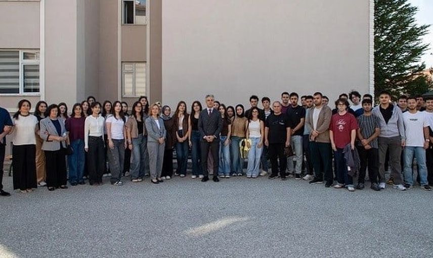 Üniversite yaşamına ortak adım: rektör Kuyrukluyıldız tıp birinci sınıf öğrencileriyle buluştu