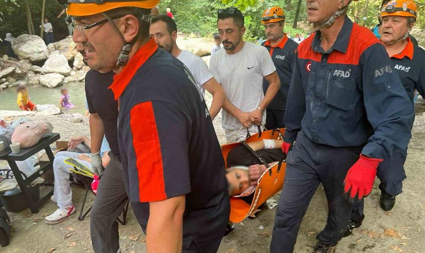 Nilüfer ormanında kayalıklardan düşen yürüyüşçü ekiplerce kurtarıldı