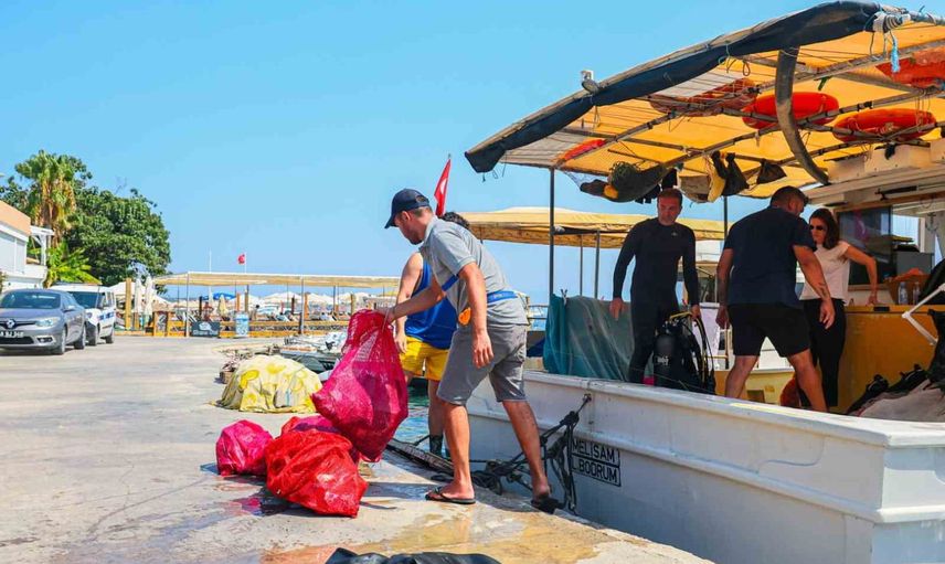 Gölköy limanında gönüllülerle deniz dibi temizliği seferberliği