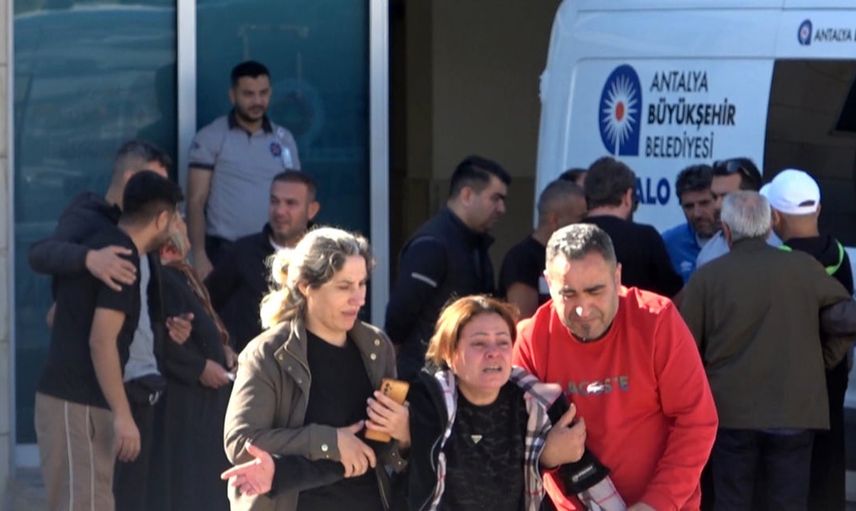 Turnuva için Antalya'ya gelen eski futbolcu otel bahçesinde yaşamını yitirdi