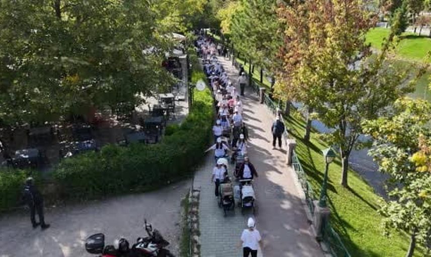 Eskişehir'de annelik dayanışması: 75 anne ve 75 bebekle parkta egzersiz