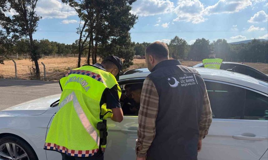 Bilecik'te geniş çaplı huzur uygulamasında üç aranan kişi yakalandı