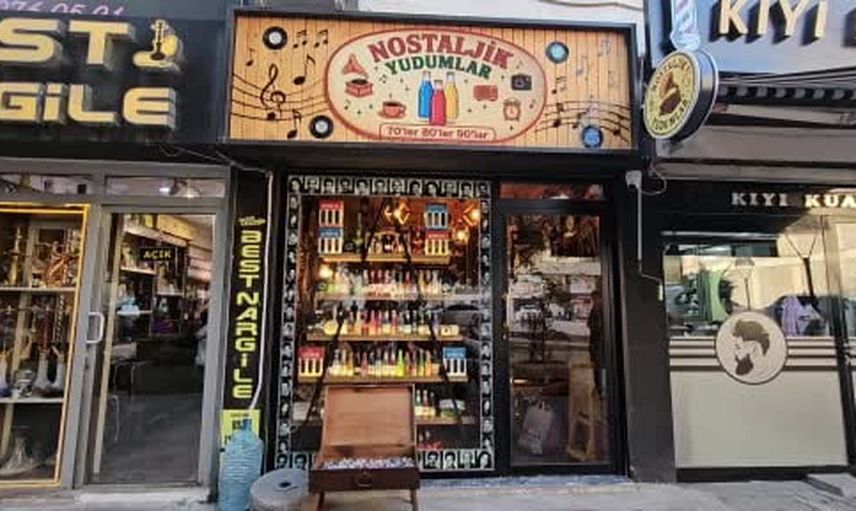 İskenderun’da geçmişi canlı tutan nostalji kafe 85 gazozla ilgi görüyor