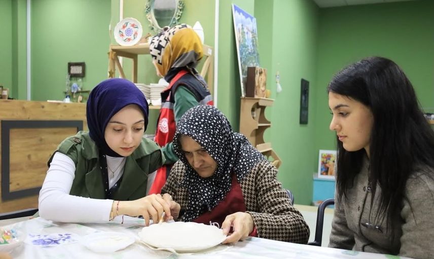Erzincan'da nesiller seramik atölyesinde buluştu