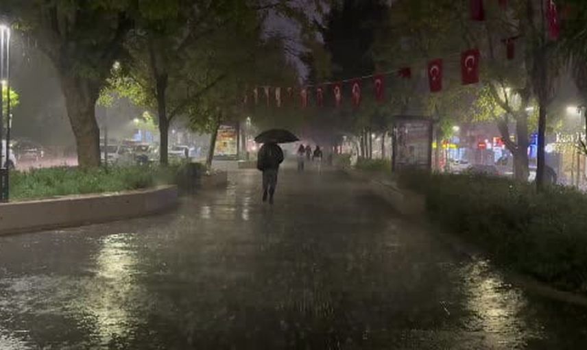 Kocaeli turuncu alarmda: akşam sağanak cadde ve sokakları boş bıraktı