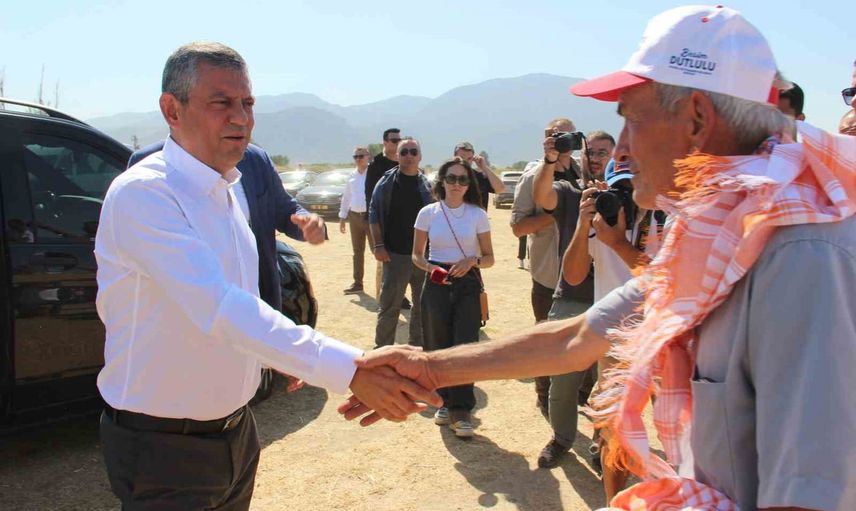 Özgür Özel Manisa'da bağ üreticilerinin geçim kaygılarını gündeme taşıdı