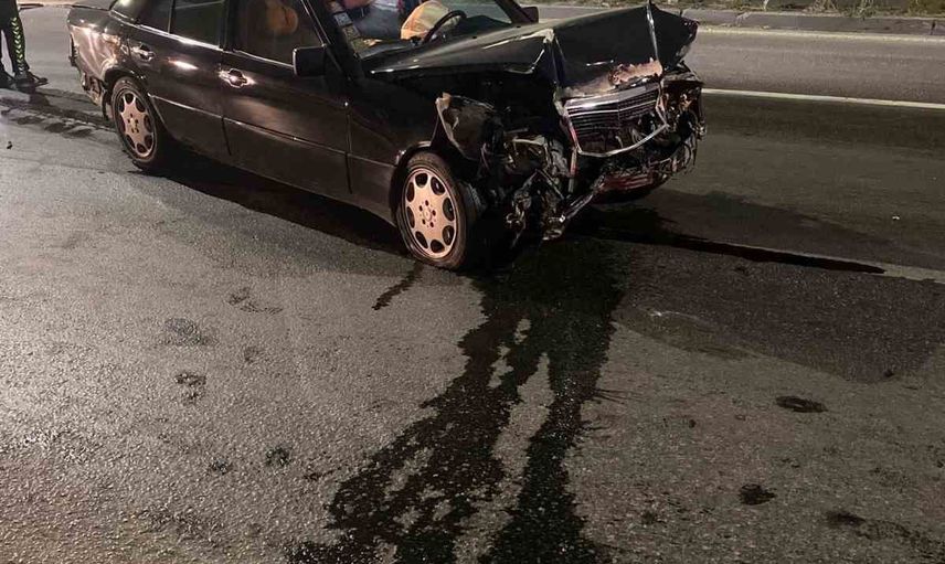 Eskişehir çevre yolunda çarpışma: otomobillerden biri orta refüje çıktı, 1 yaralı