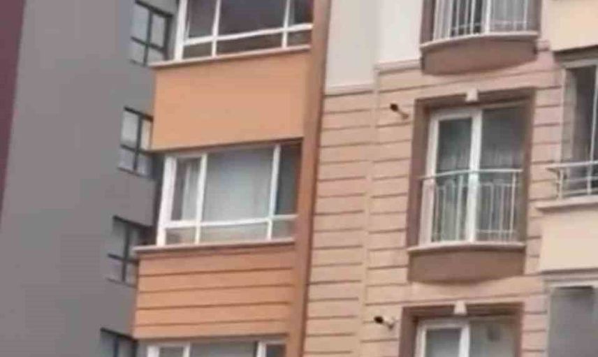 Mamak'ta ev yangınında anne ve oğlu itfaiyenin müdahalesiyle kurtarıldı