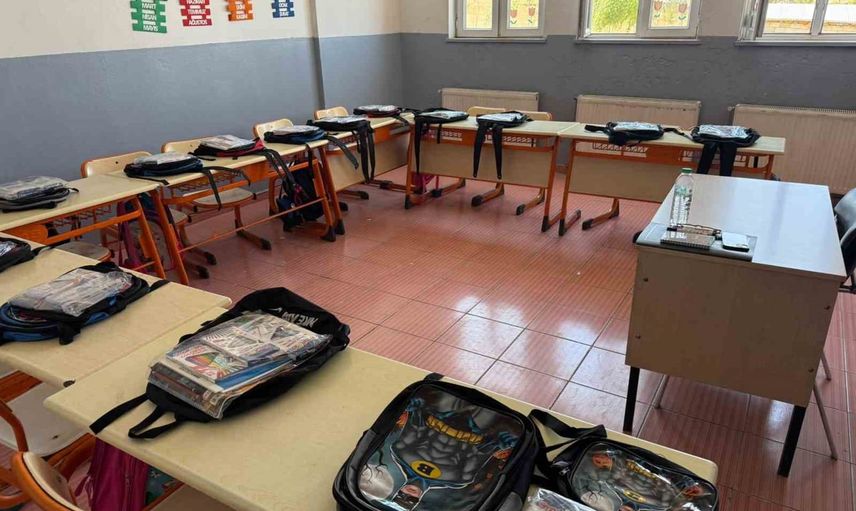 Patnos'ta dayanışma büyüyor: yüzlerce öğrenciye kırtasiye desteği
