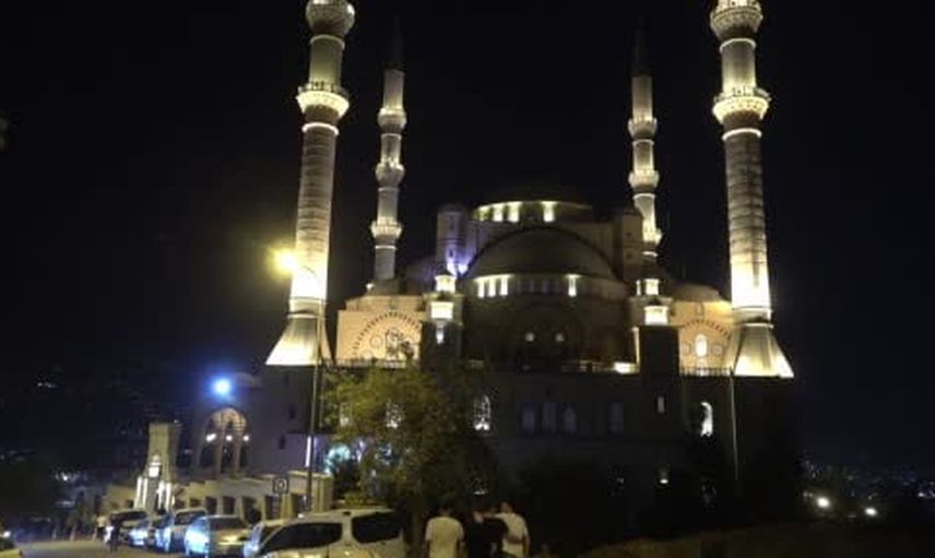 Kandil gecesinde Abdülhamid Han Camii'nde on binlerin manevi buluşması