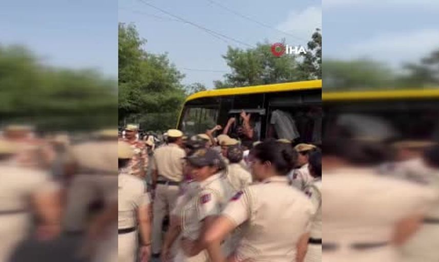 Yeni Delhi'de protestoyu önlemeye yönelik operasyonlarda Hamam Böceği lideri dahil 2 binden fazla gözaltı