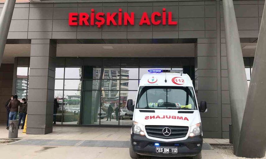 Palu'da yol kenarında ağır yaralı bulunan polis memuru yaşamını yitirdi
