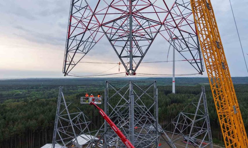 Schipkau'da 365 metrelik türbin enerji geleceğine yeni bir sınır çizdi