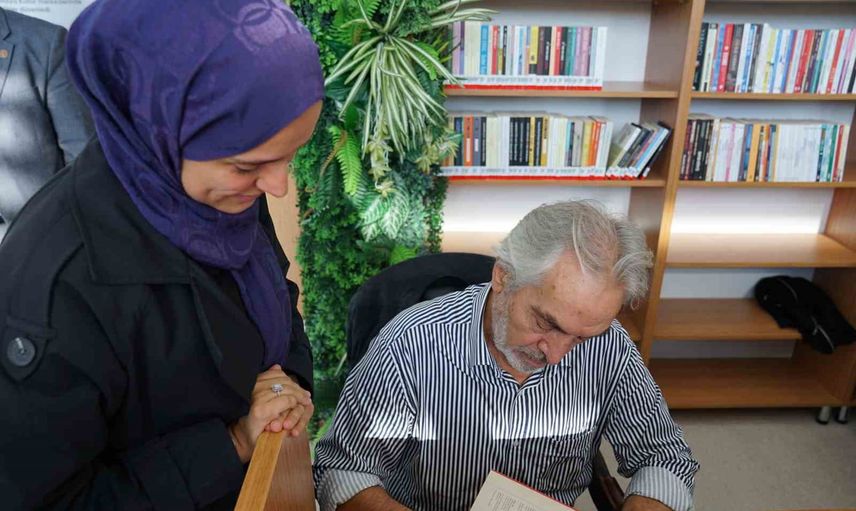 Kütüphanede kitap kokusu: İskender Pala gençlerle kültür ve medeniyeti konuştu