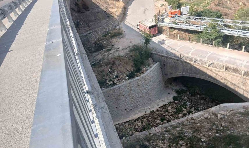 Hamsu köprüsünde eksik güvenlik telleri yayaları riske atıyor
