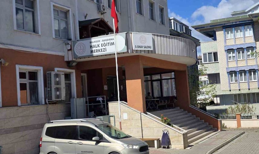 Bandırma'da halk eğitimi merkezinde yeni dönem kurs hareketliliği artıyor