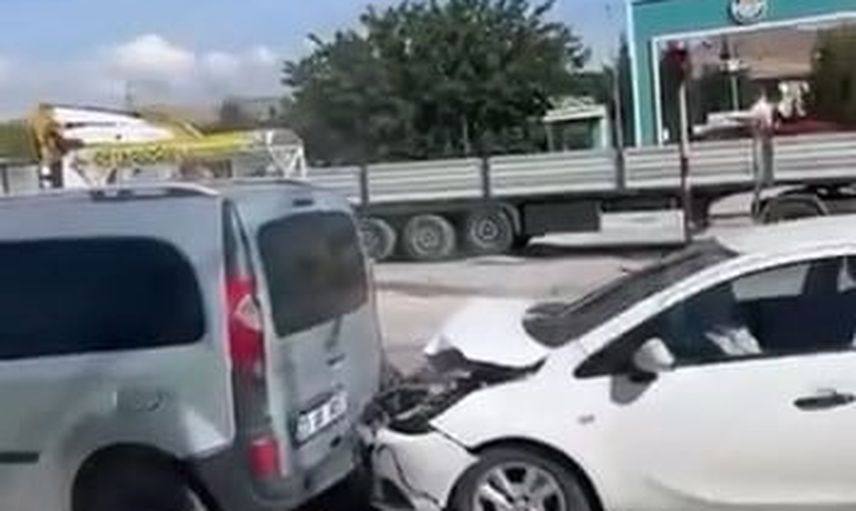 Elazığ'da küçük sanayi önü zincirleme kaza: yaralanma yok, araçlarda hasar